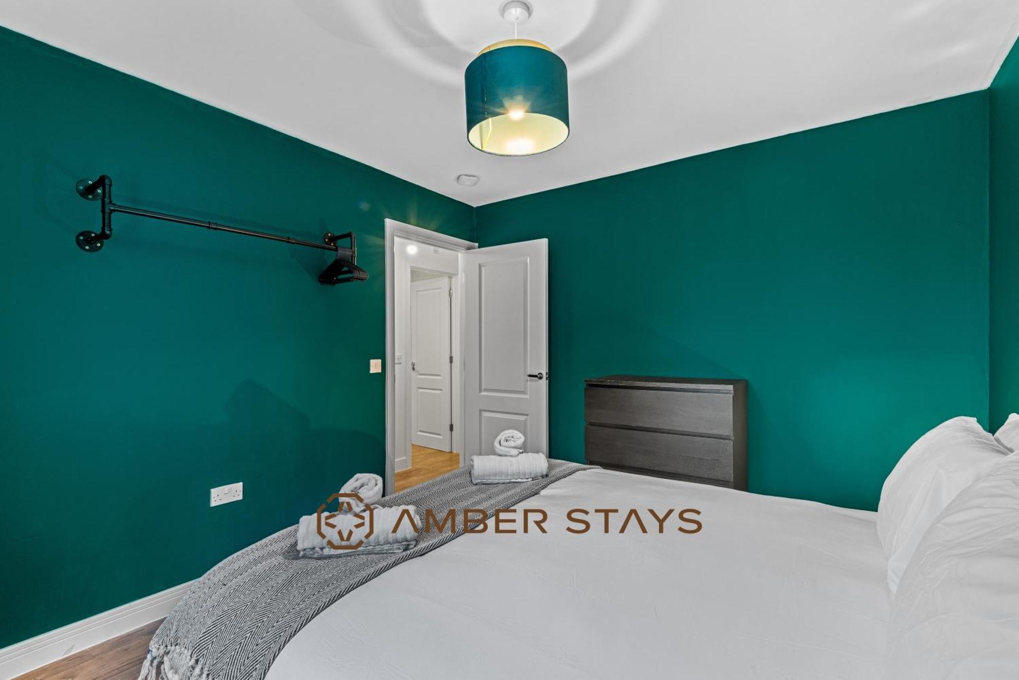 Spacious 5 Bed House In Reading By Amber Stays, Perfect For Business & Contractors, Sleeps 12! Exterior photo