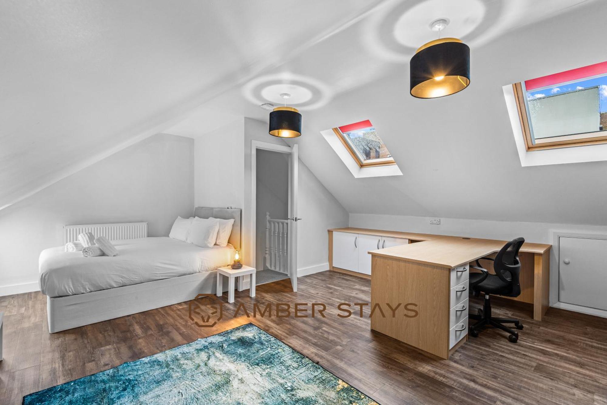 Spacious 5 Bed House In Reading By Amber Stays, Perfect For Business & Contractors, Sleeps 12! Exterior photo